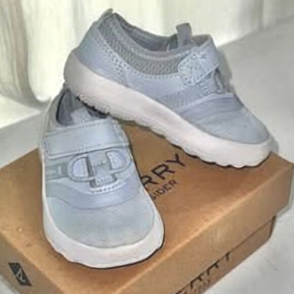 4 pair Kids Shoes, Wonder Nation, Sperry, Sneakers/Workboots, Size 5 & 6 - Picture 4 of 7